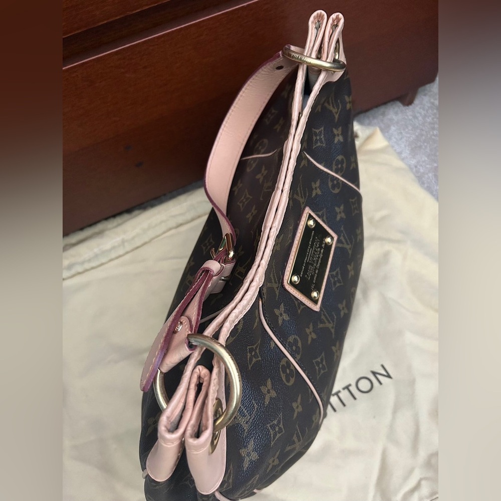 Louis Vuitton - Picture 7 of 15